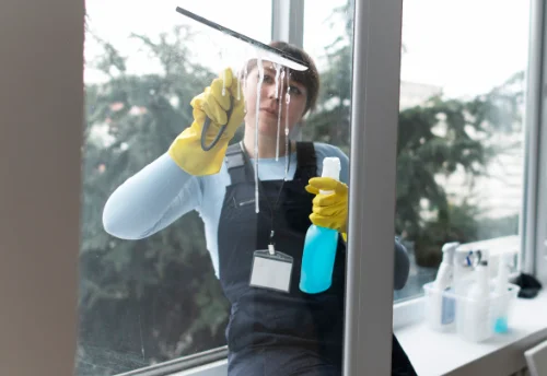 Nettoyage de vitres intérieures et extérieures à Saintines